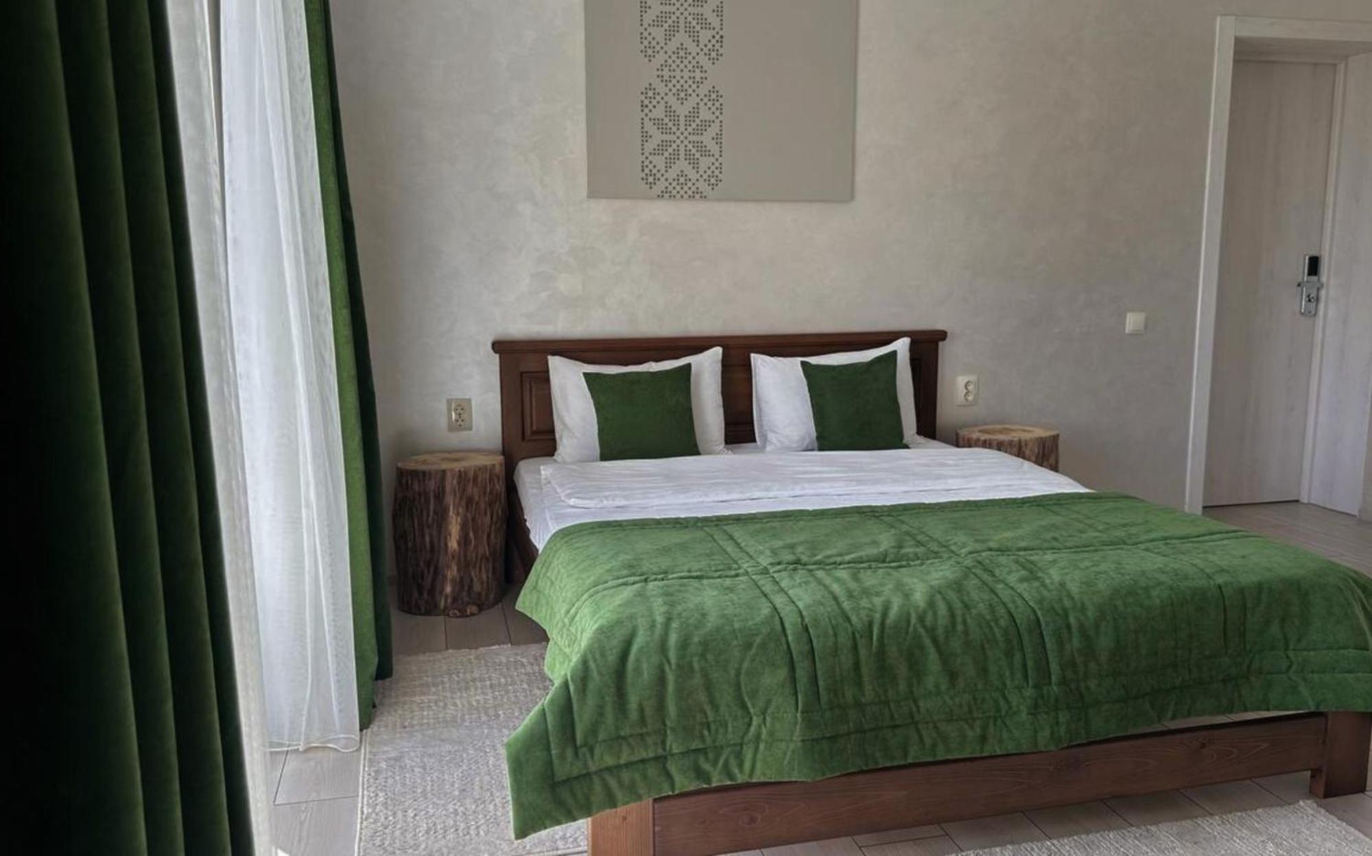 Шепіт Лісу Hotel Boekovel Buitenkant foto