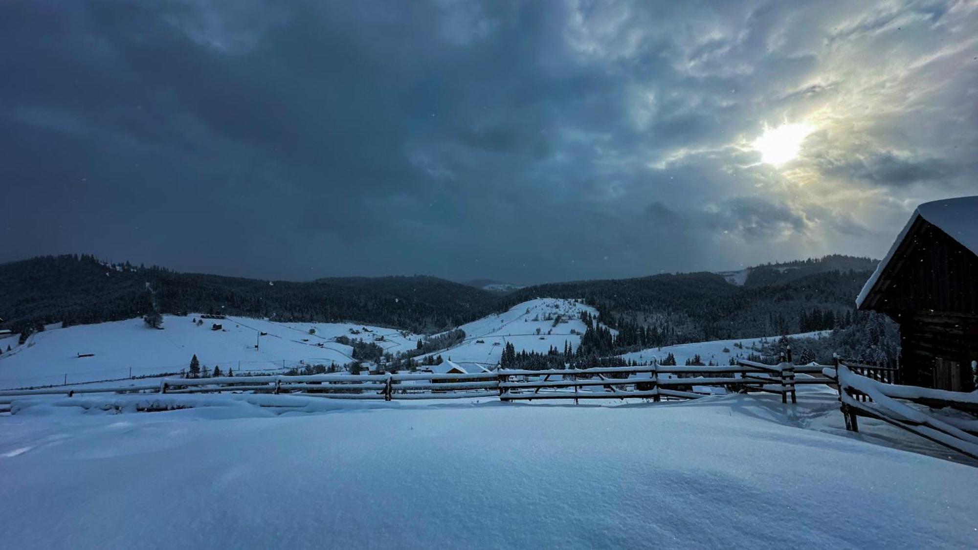 Шепіт Лісу Hotel Boekovel Buitenkant foto